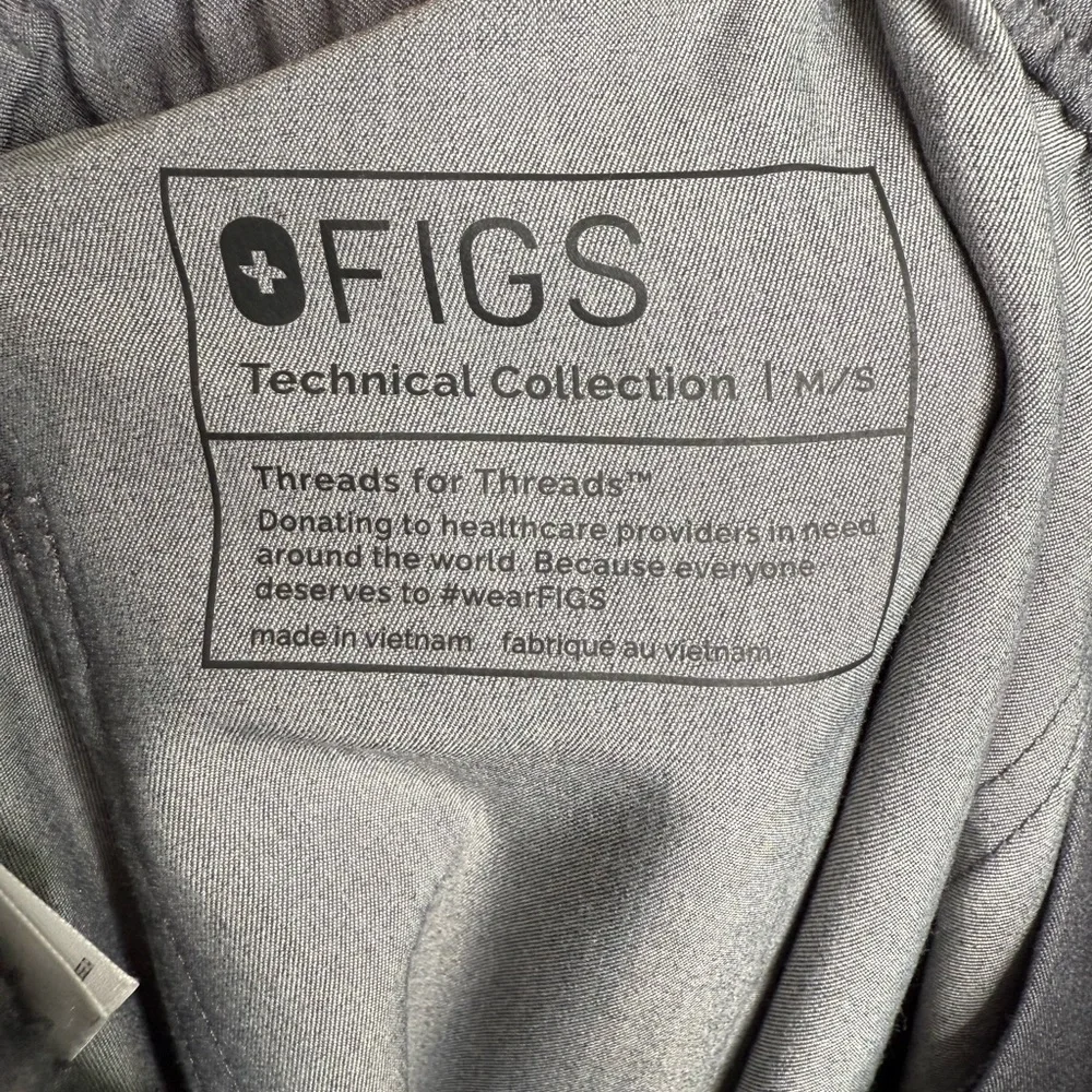 Figs Men’s Cairo Graphite Gray Cargo Scrub Pants M-293 Sz Medium Short